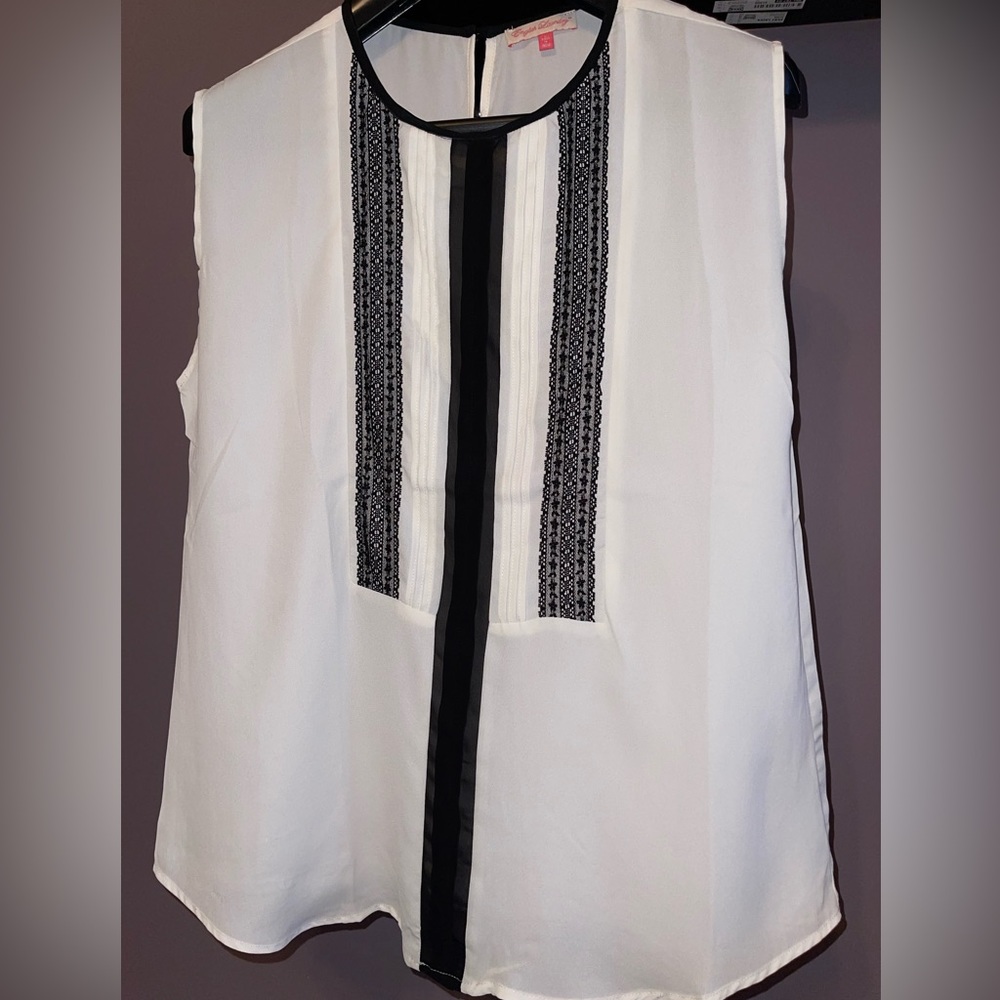 English Laundry, Large, White with Black Lace
